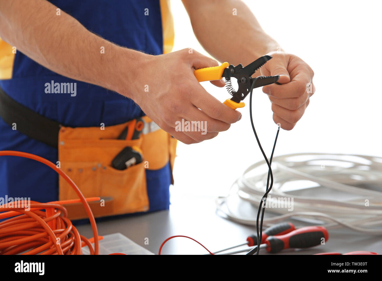 Cutting wires hires stock photography and images Alamy