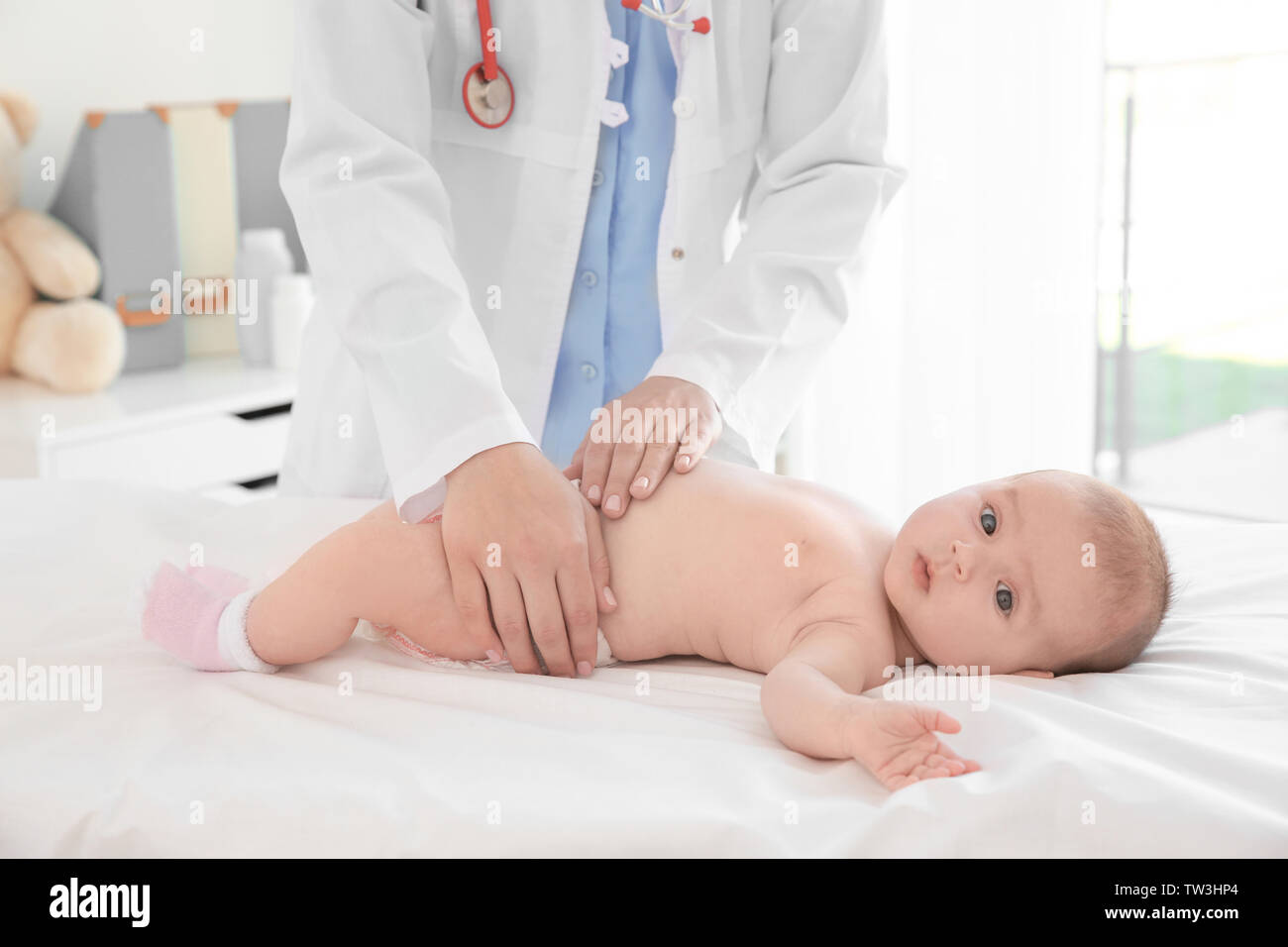 Portrait Adorable Cute Newborn Baby Scale Pediatrician's Office Medical  Examination Stock Photo by ©tonodiaz 562767052