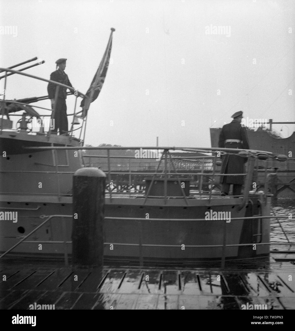 Wehrmacht Kriegsmarine U-Boot des Typs VII C Indienststellung U 1058  1944 - War Navy of Nazi Germany Submarine Type VII C commissioning U1058 1944 Stock Photo