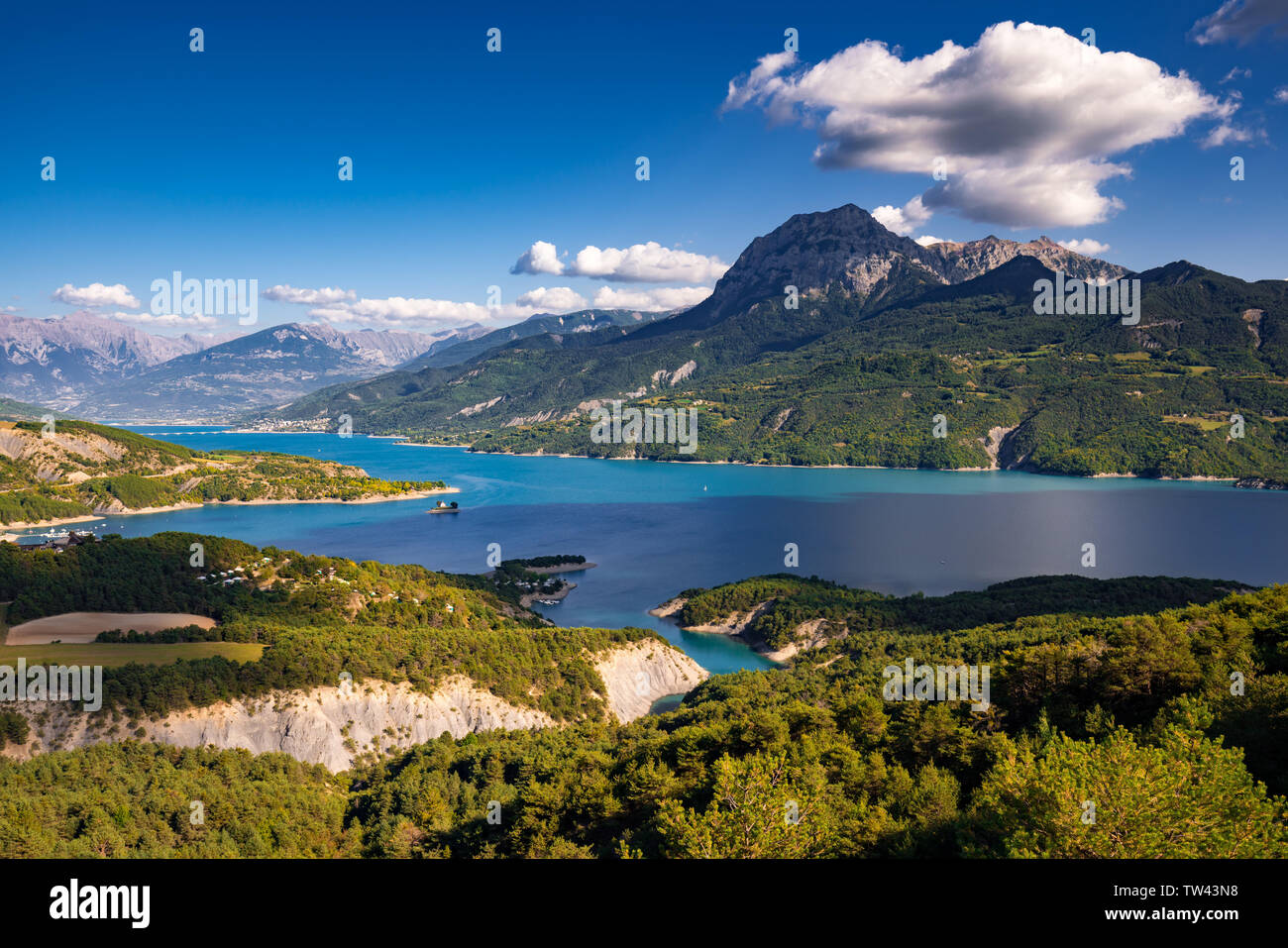 France, Hautes-Alpes (05), Baie-Saint-Michel. Serre-Poncon Lake and Grand Morgon peak in Summer. Durance Valley, European Alps (PACA Region) Stock Photo