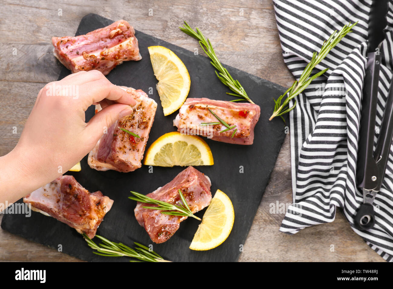 Spare ribs woman hi-res stock photography and images - Alamy