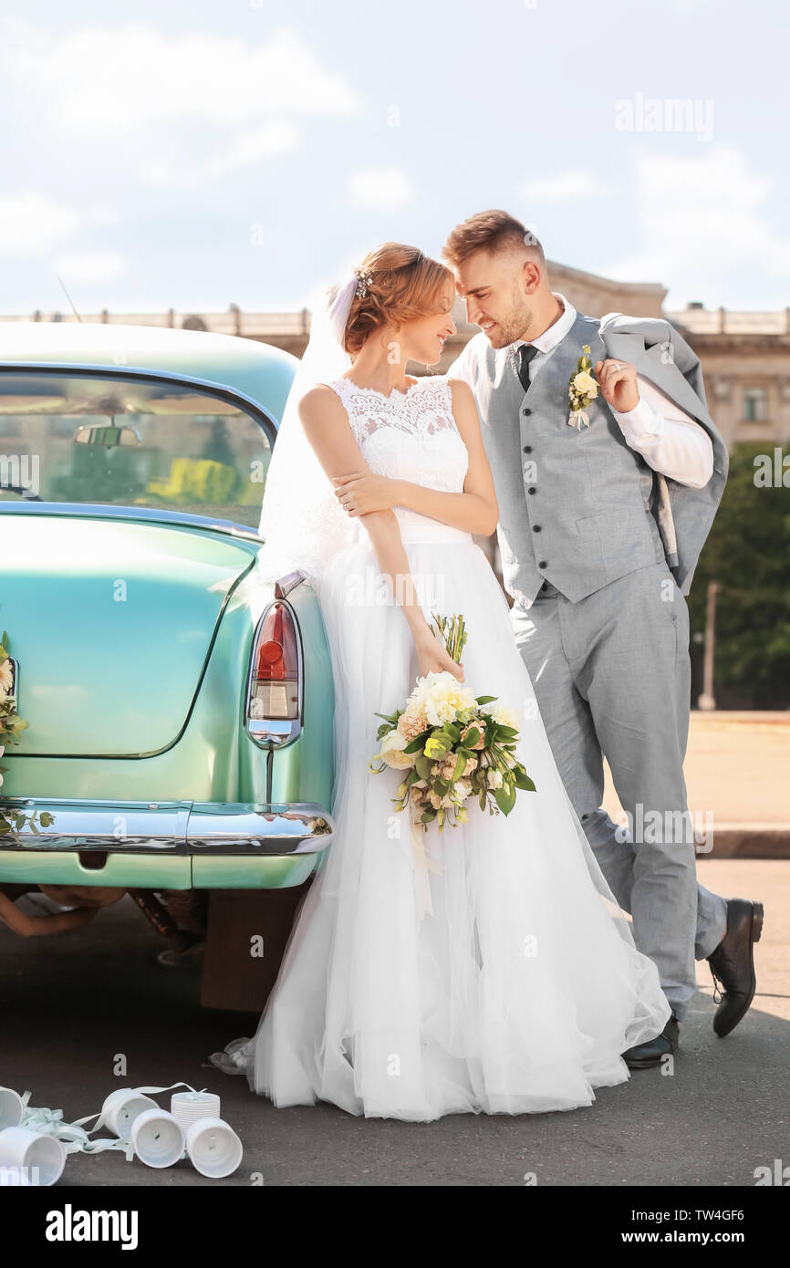 Bride groom near car hi-res stock photography and images - Alamy