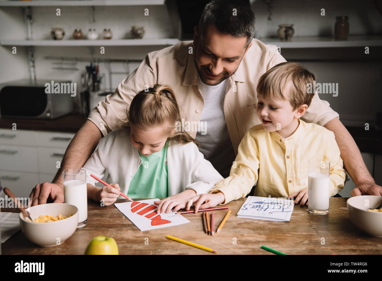 Kids happy fathers day drawing hi-res stock photography and images - Alamy