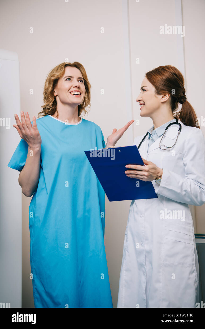 Hospital Radiographer Patient Smiling High Resolution Stock Photography ...