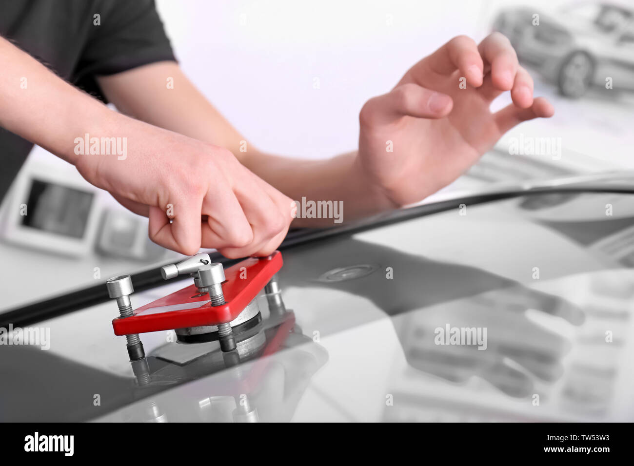 Car industry glass fixing hires stock photography and images Alamy