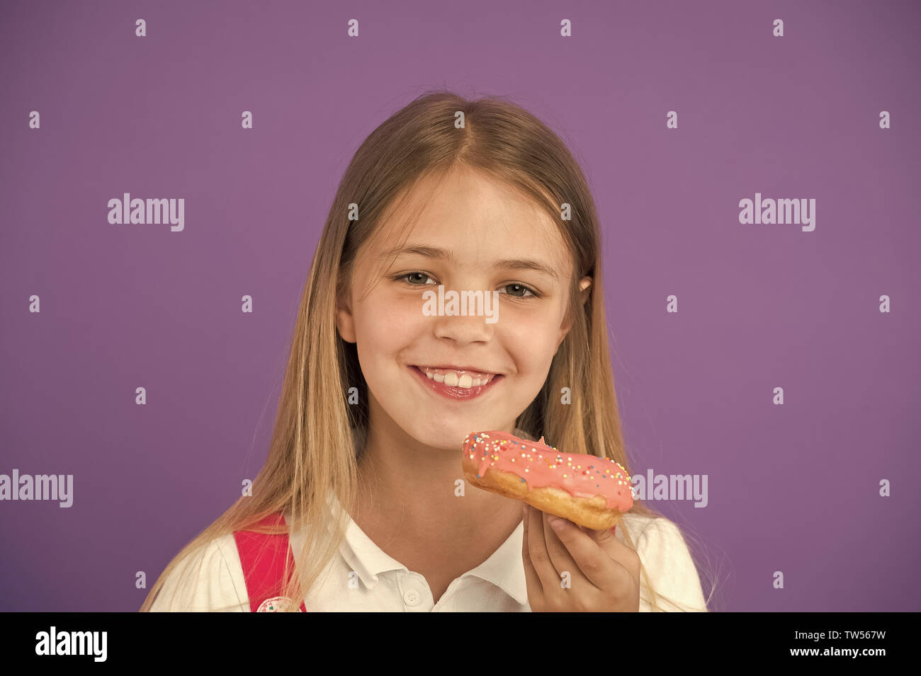 How tame childs sweet tooth. Kid rewarded for good behavior with sugary