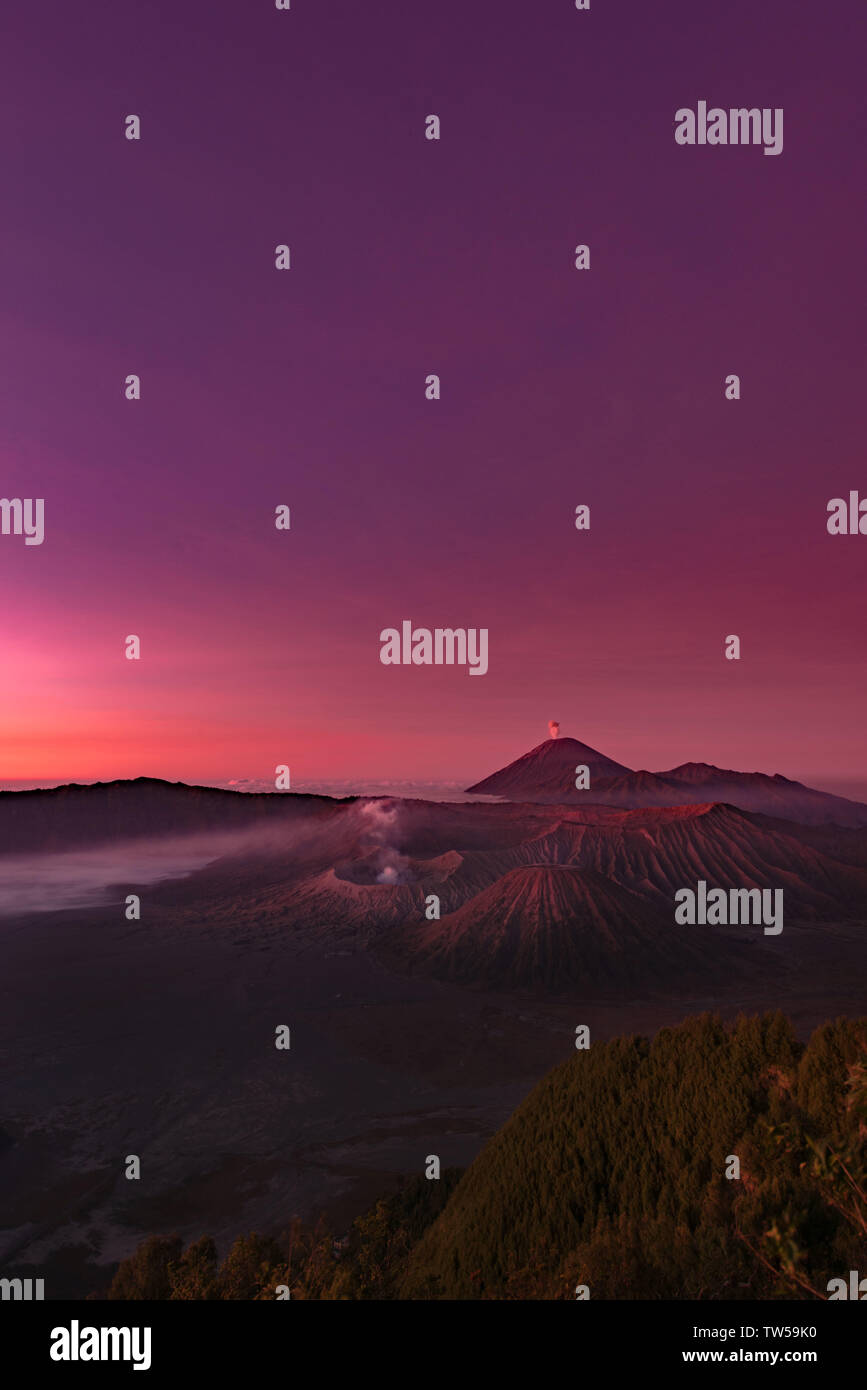 Sunrise at Indonesia's bromo volcano Stock Photo - Alamy