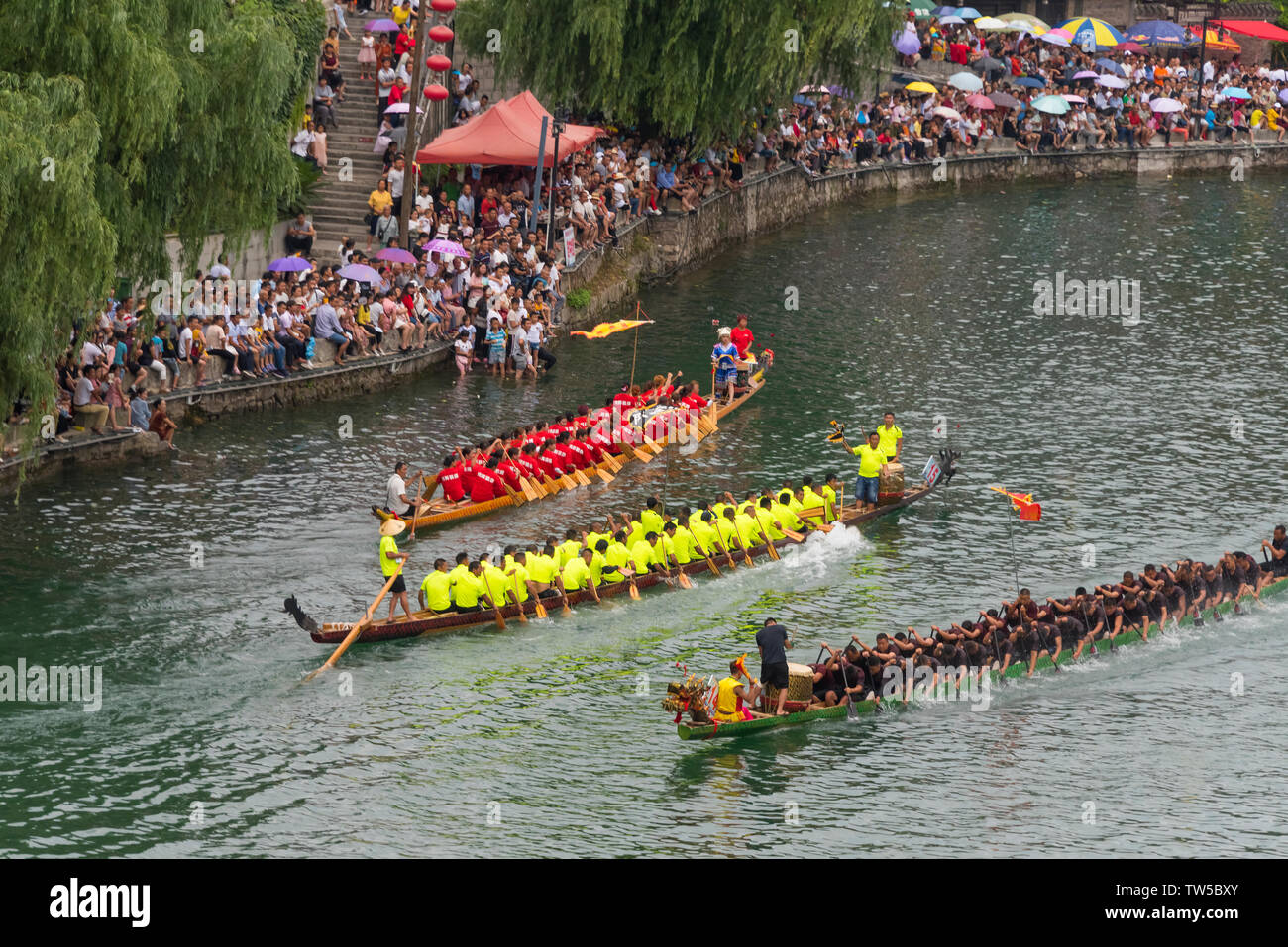 Crowd watching Dragon Boat Race on Wuyang River during Duanwu Festival, Zhenyuan, Guizhou Province, China Stock Photo