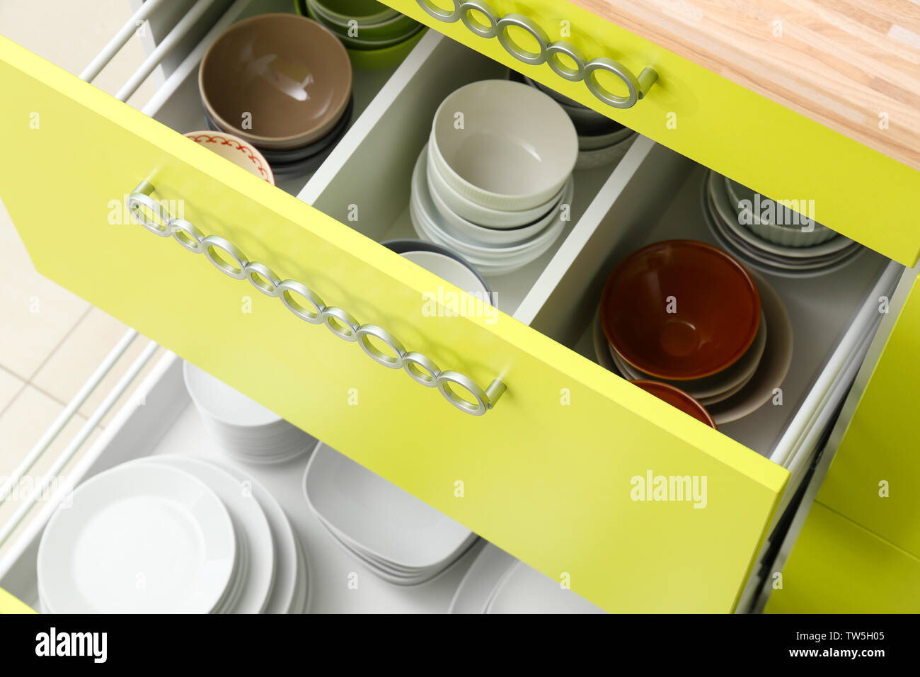 Set of tableware in kitchen drawers Stock Photo - Alamy