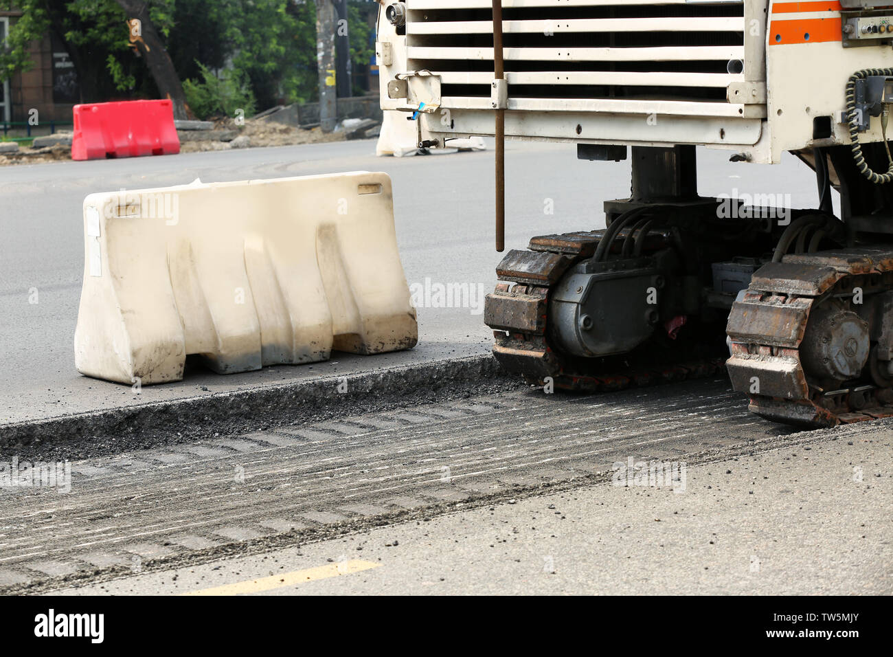 Asphalt removal machine hires stock photography and images Alamy