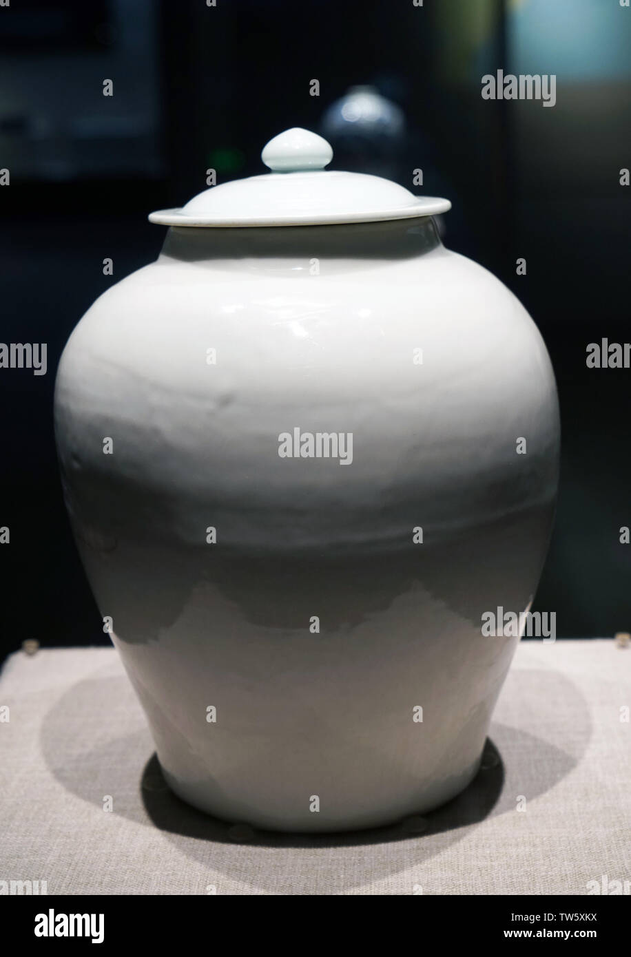 Ming Dynasty ceramics Stock Photo Alamy