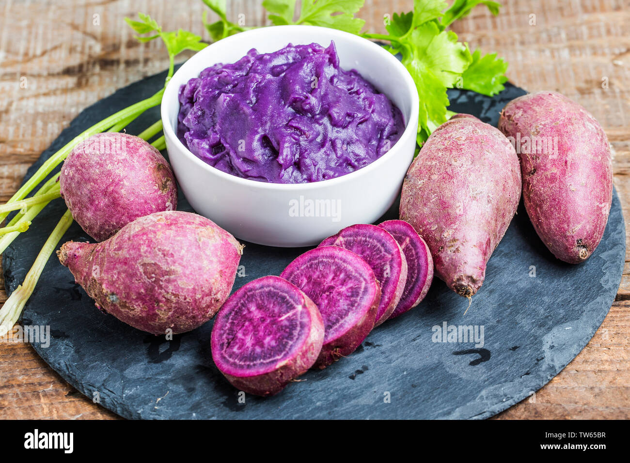 Purple potato. пурпурный батат. картофель с фиолетовыми прожилками. фиолетовый батат пюре. Linzer blaue картофель.