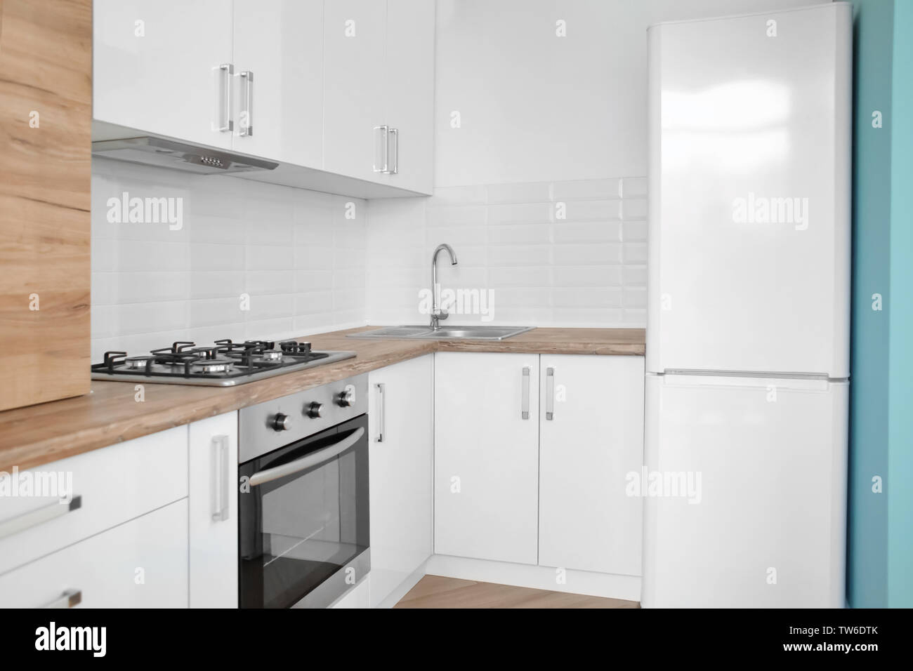 Interior of light modern kitchen Stock Photo - Alamy