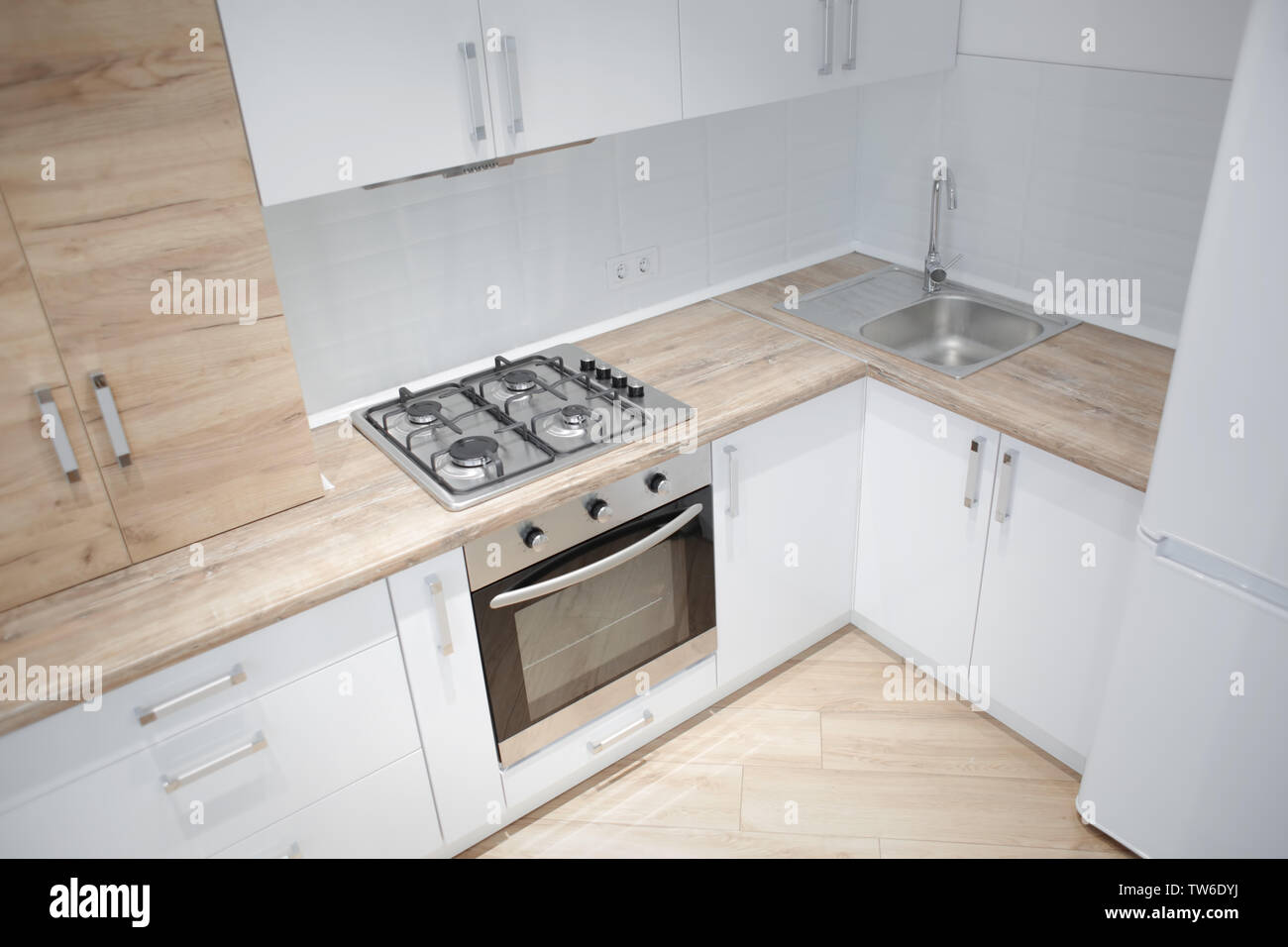 Interior of light modern kitchen Stock Photo - Alamy