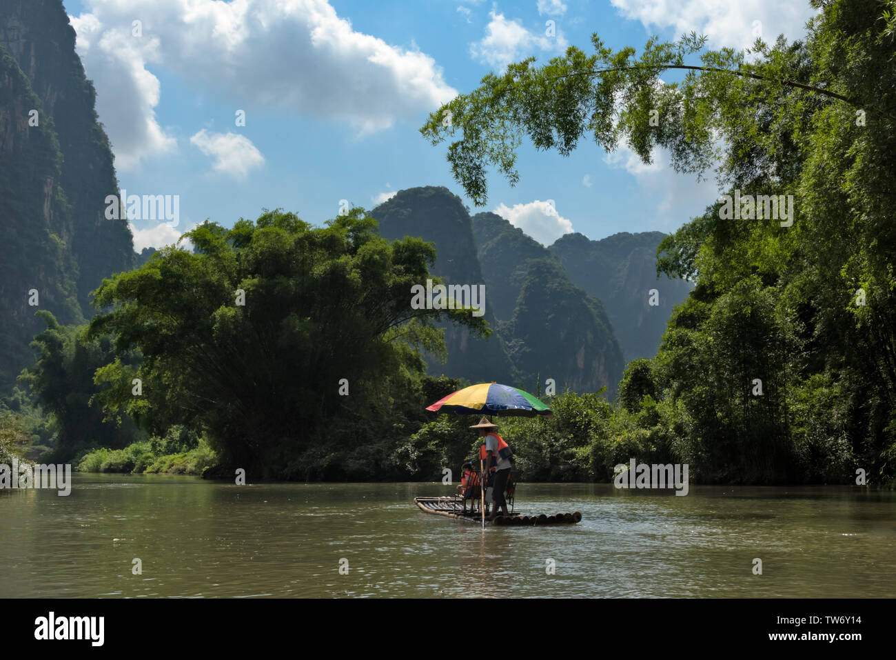 Bamboo rafts on Yulong River, a tributary of Li River, Yangshuo, Guangxi Province, China Stock Photo