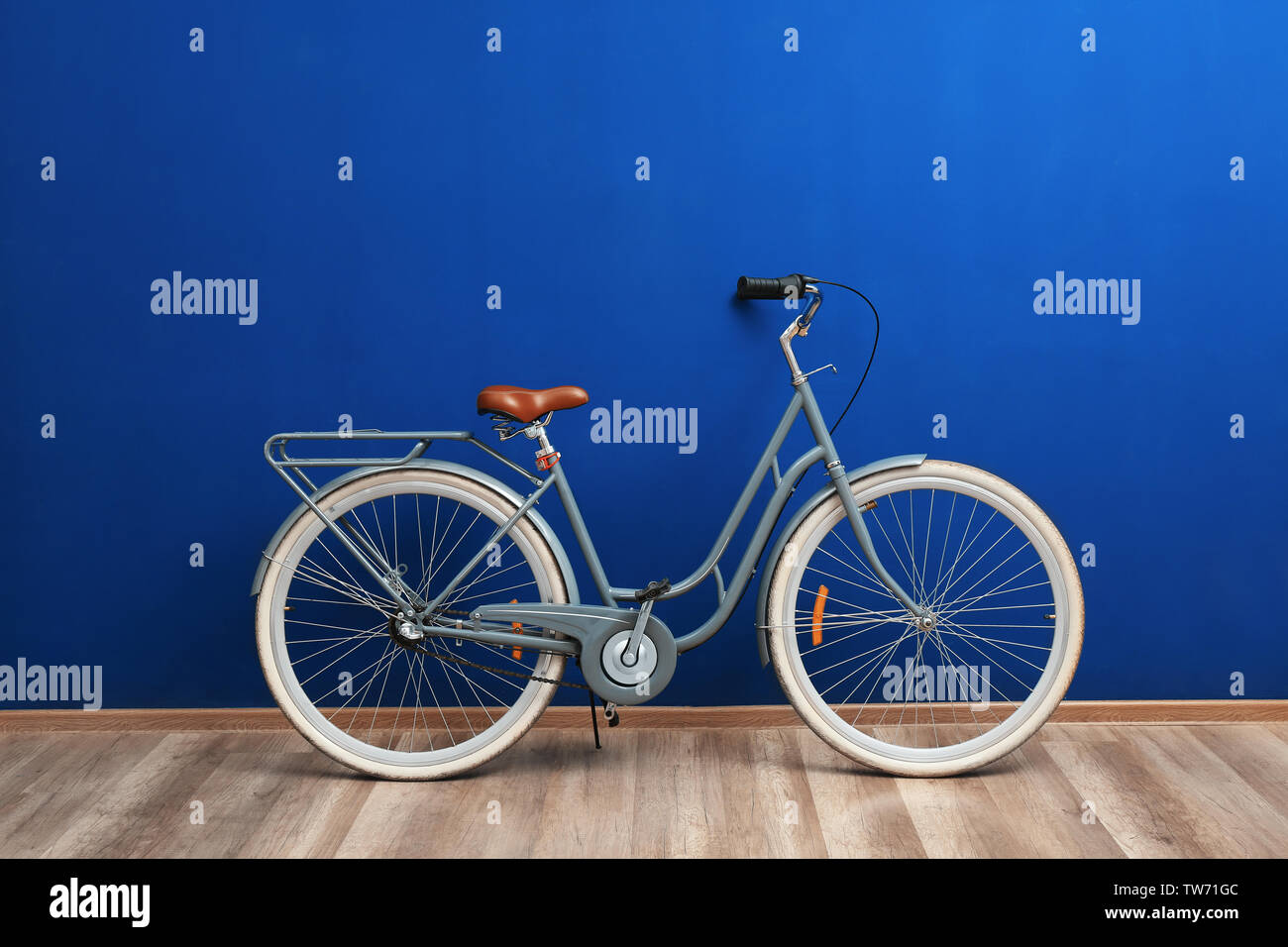 Antique bicycle parts hi-res stock photography and images - Alamy