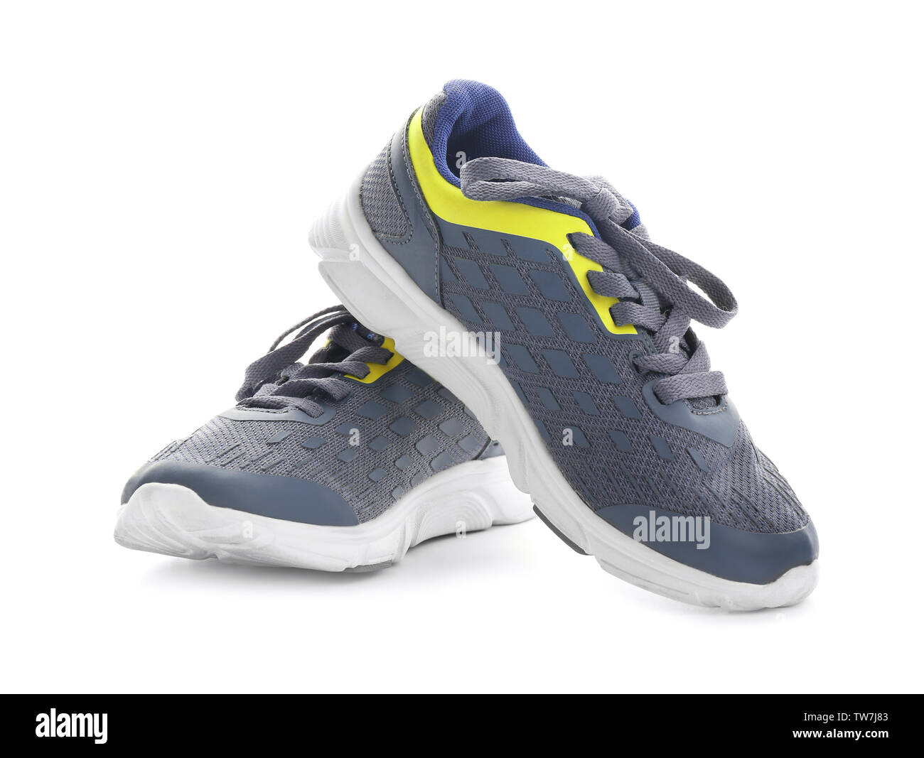 mens grey tennis shoes