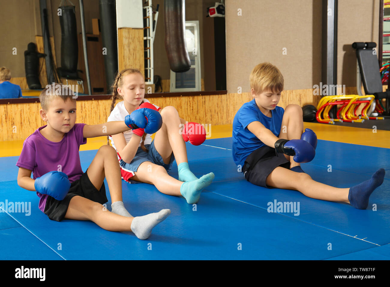 Little girl abs workout hires stock photography and images Alamy