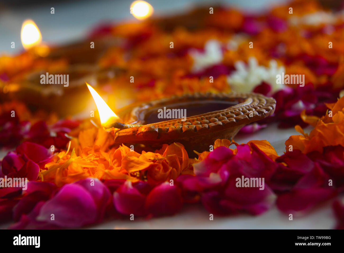 Rangoli art hi-res stock photography and images - Alamy