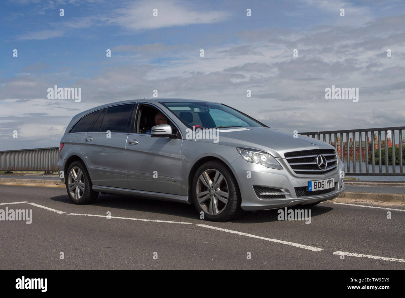 Mercedes Benz R350 Cdi 4matic Auto Being Driven On Southport