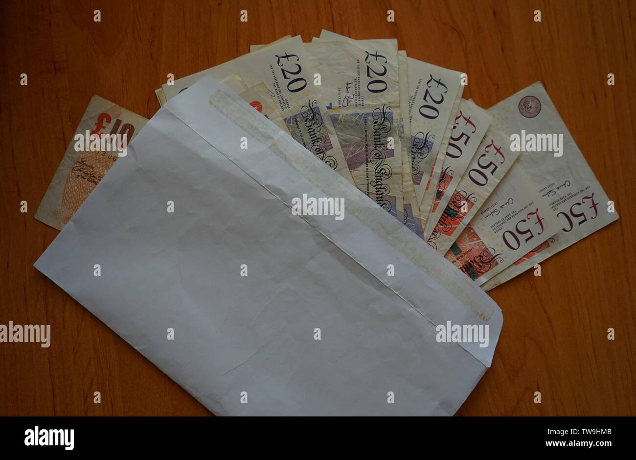 Envelope money pounds hi-res stock photography and images - Alamy