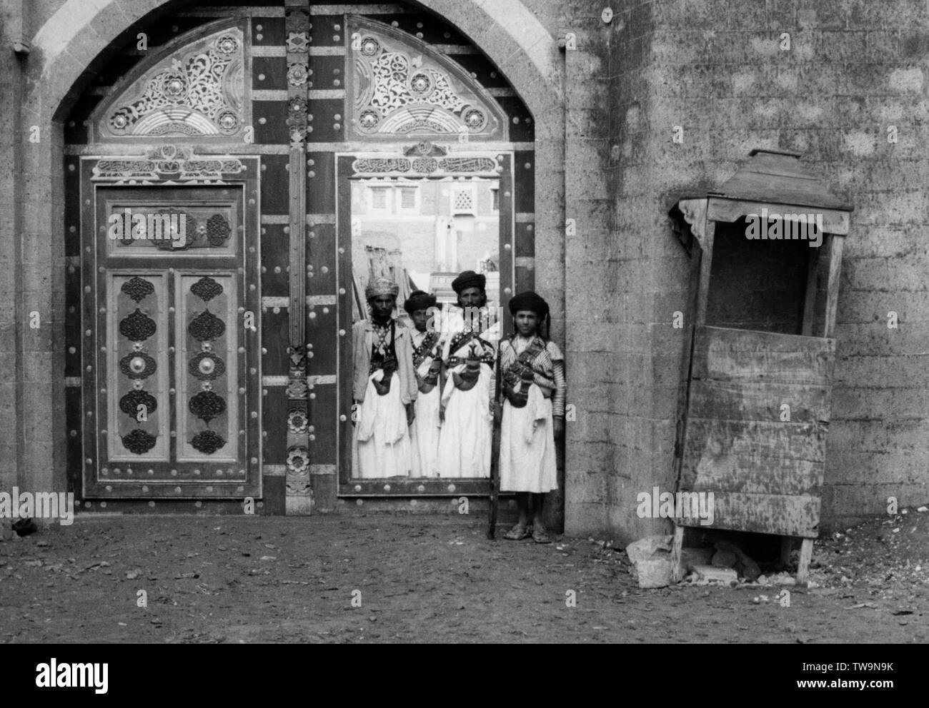 Asia, Yemen, San'a, guards of the Prince's Palace, 1959 Stock Photo