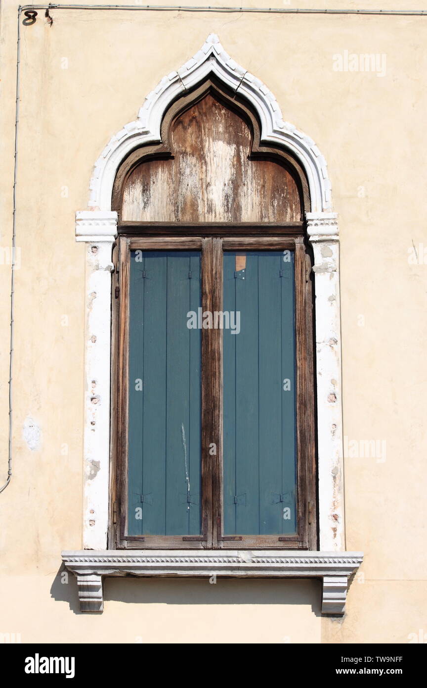 Typical renaissance window in Venice, Italy Stock Photo - Alamy