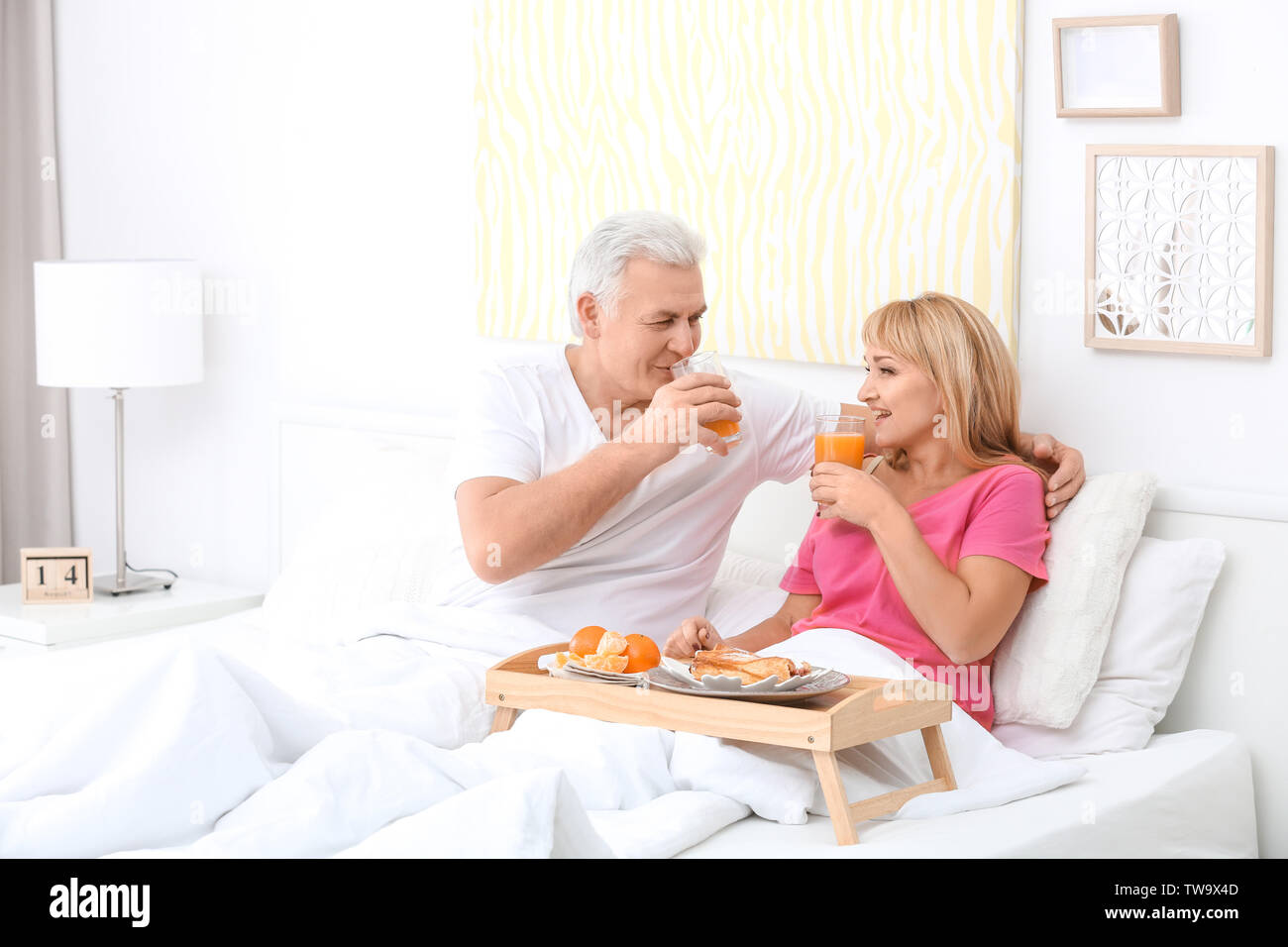Mature couple having breakfast in bed. Romantic morning Stock ...