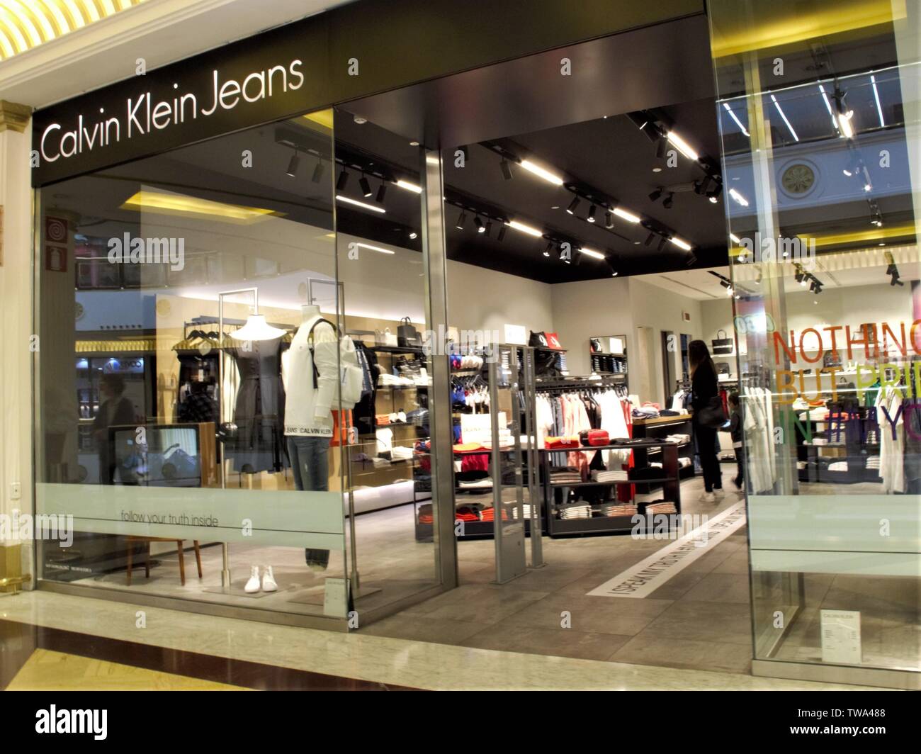 CALVIN KLEIN JEANS FASHION STORE ENTRANCE IN EUROMA 2 SHOPPING CENTER IN  ROME Stock Photo - Alamy