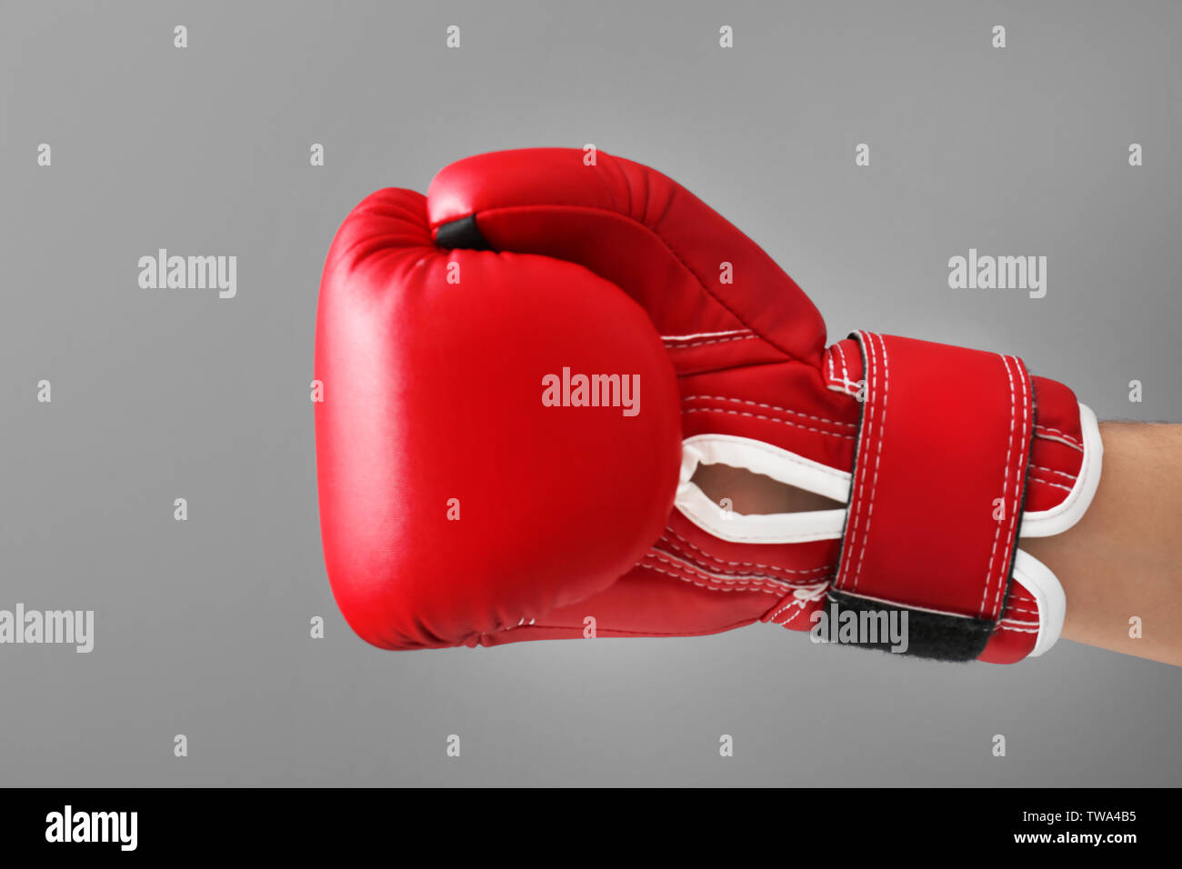 Knockout punch in boxing match hires stock photography and images Alamy
