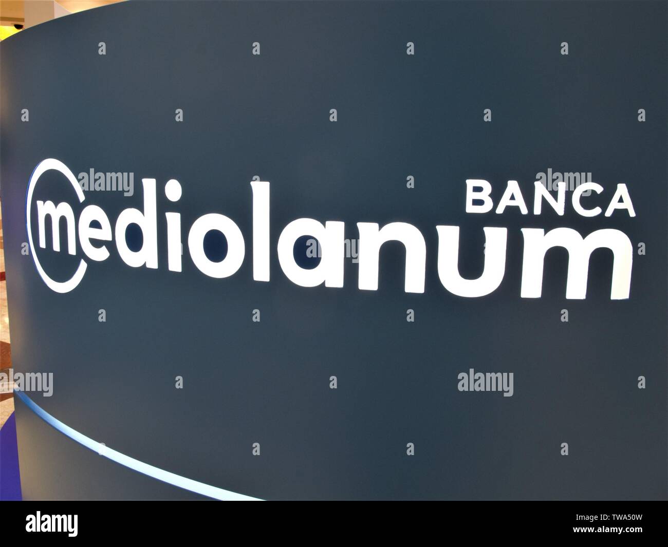 Banco Mediolanum Logo Mediolanum Cambia Logo Anche A Basiglio Le Foto Banco Mediolanum Logo Mediolanum Cambia Logo Anche A Basiglio Le Foto