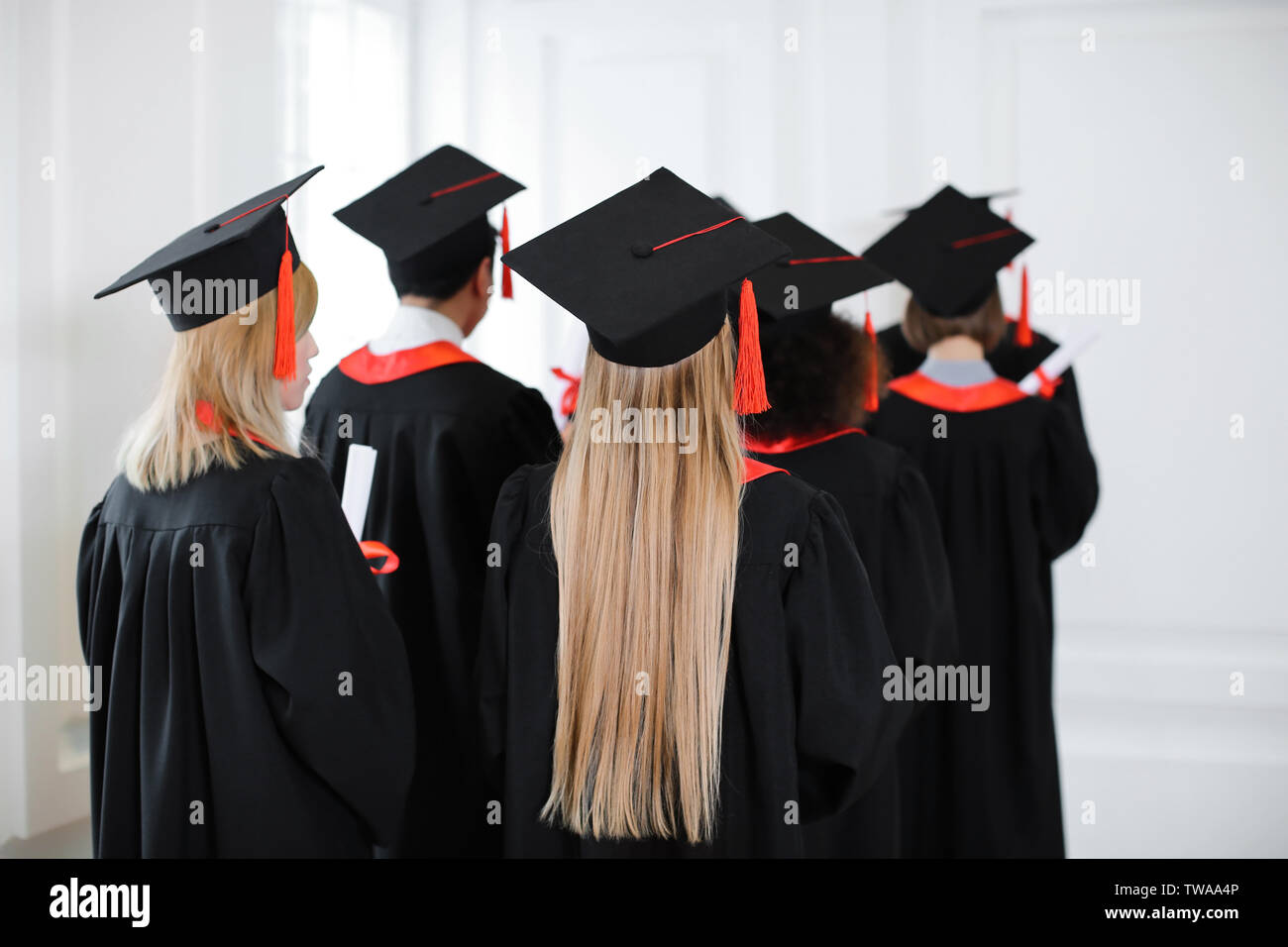 Graduation robes cap hi-res stock photography and images - Alamy