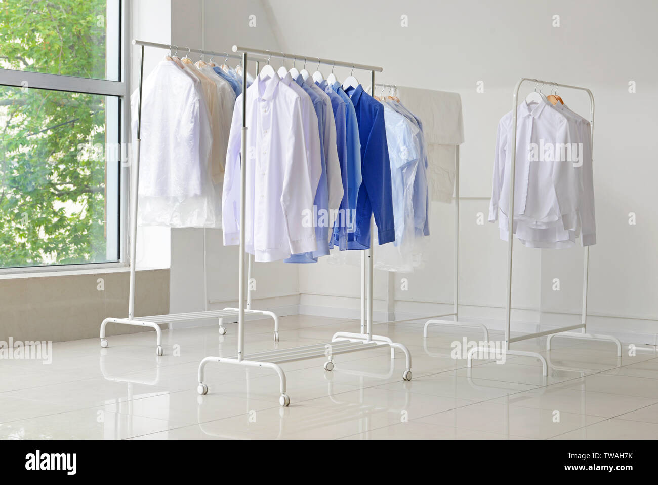 https://c8.alamy.com/comp/TWAH7K/racks-with-clothes-after-dry-cleaning-indoors-TWAH7K.jpg