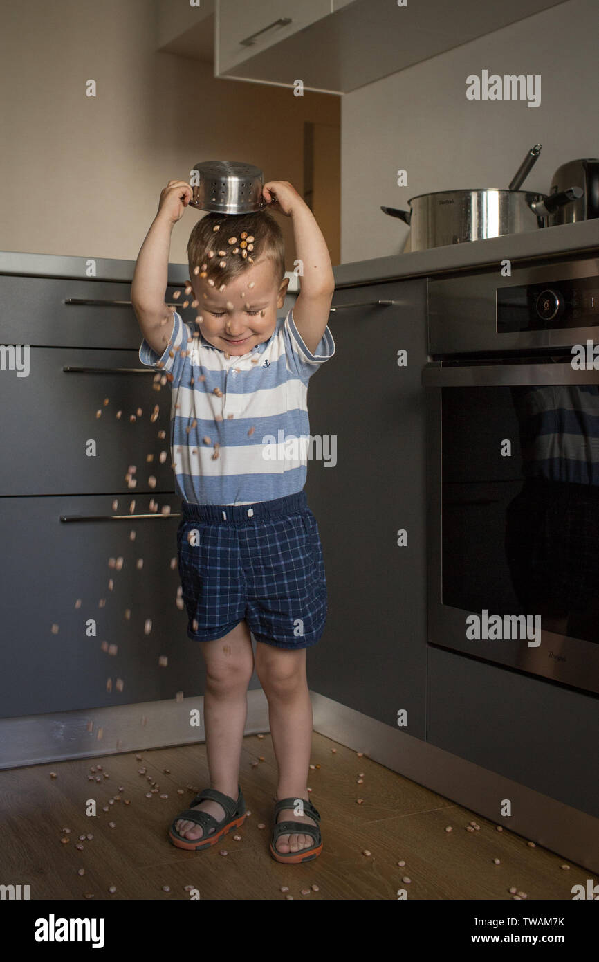 Play kitchen hires stock photography and images Alamy