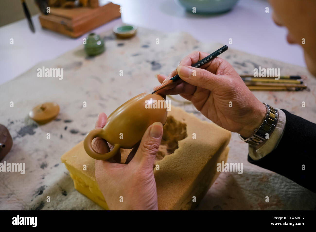 Making purple sand pots Stock Photo Alamy