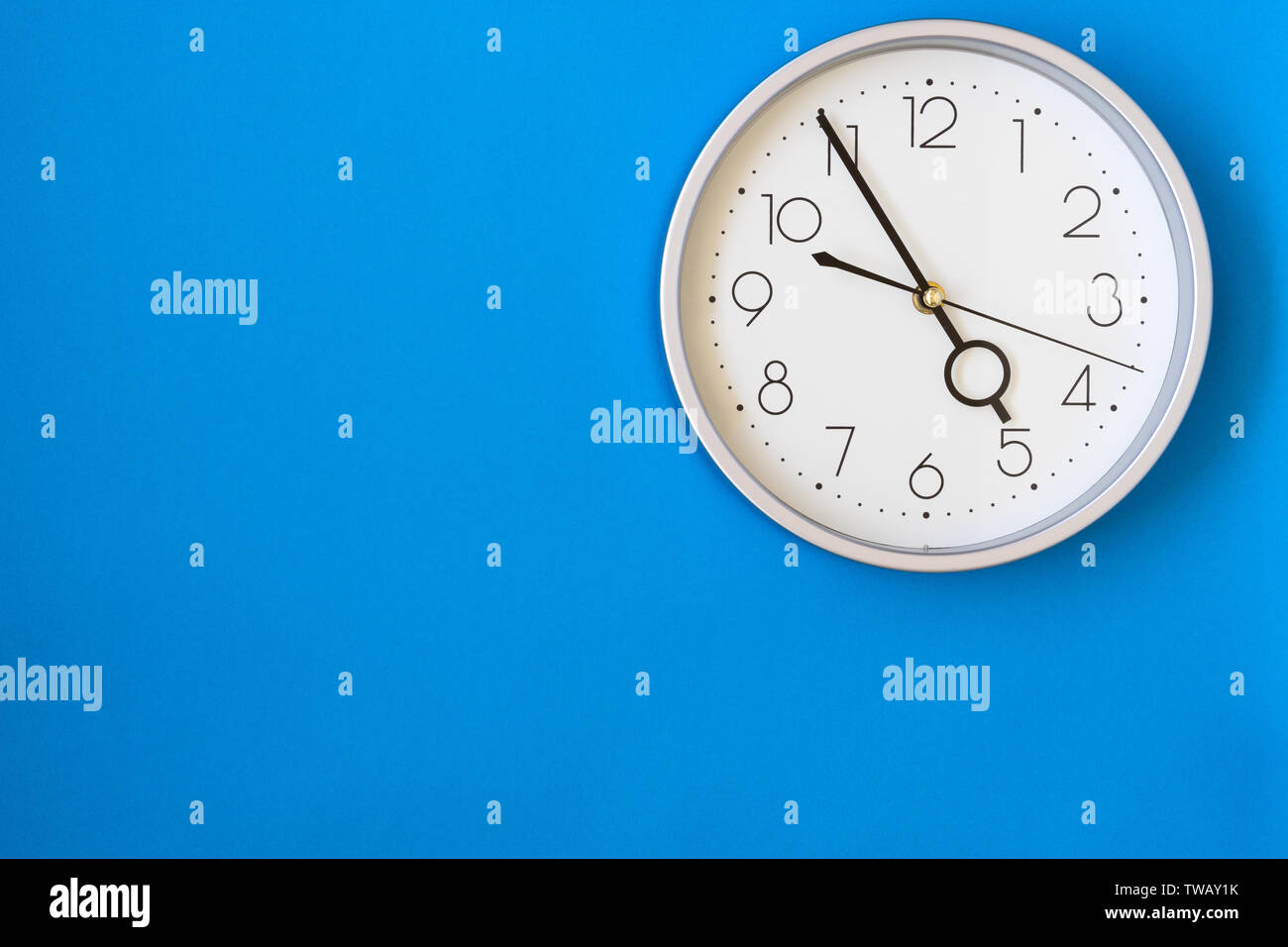 Clock 4 O'clock High Resolution Stock Photography and Images Alamy