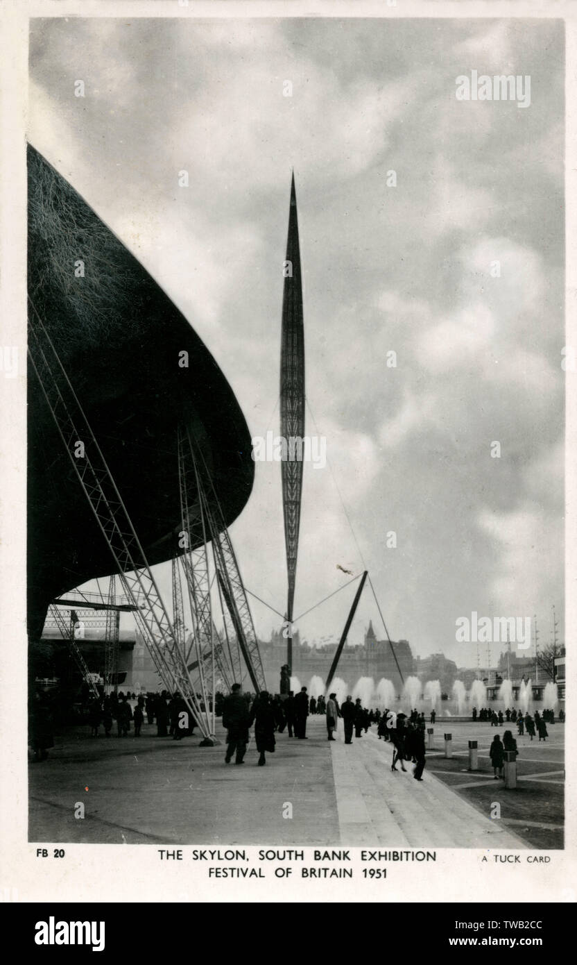 Festival of Britain 1951 - The Skylon, South Bank, London. Designed by Hidalgo Moya, Philip Powell and Felix Samuely, and fabricated by Painter Brothers of Hereford, England     Date: 1951 Stock Photo
