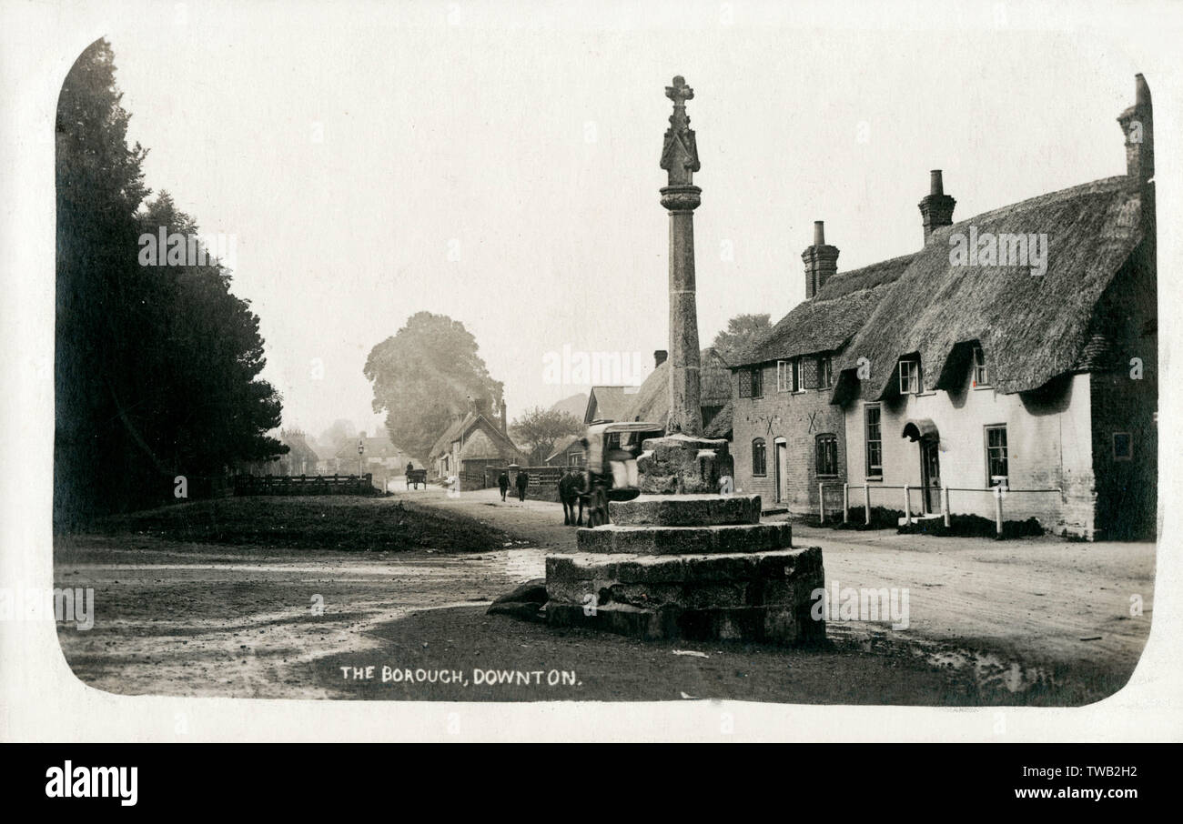 Village Cross - The Borough - Downton nr. Salisbury, Wilts Stock Photo