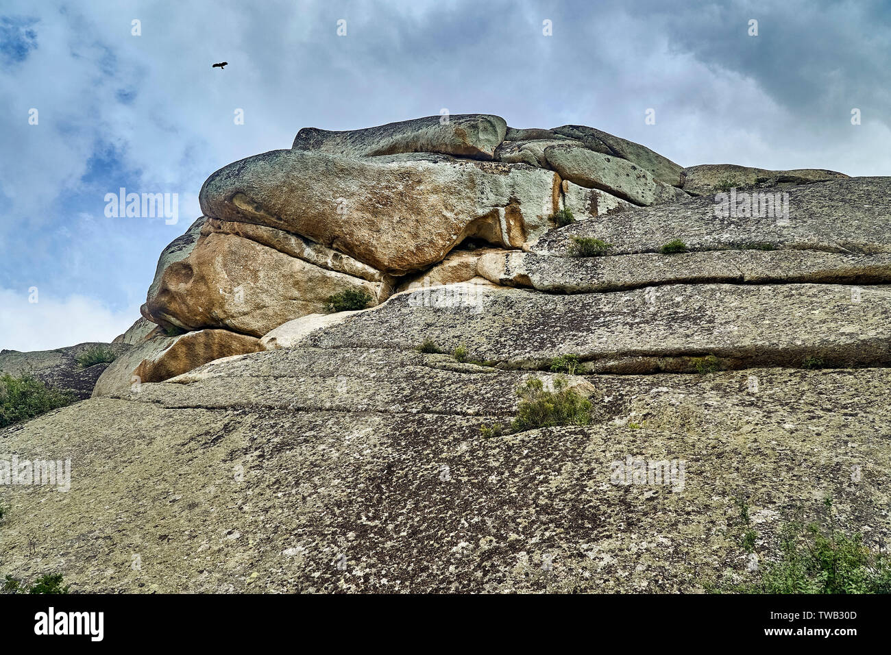 Huge rocks and boulders of bizarre shape, 