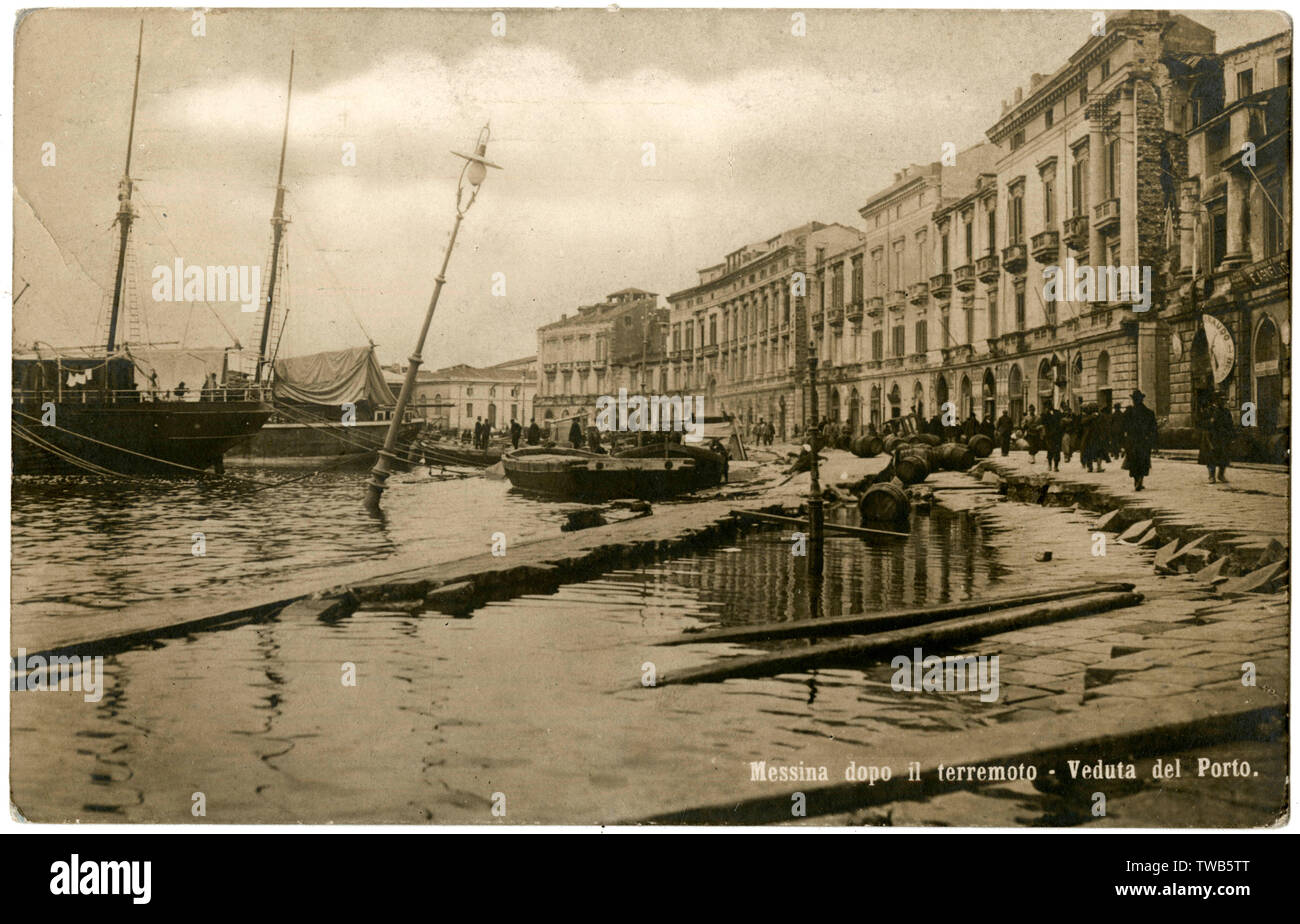 View of the seafront after a catastrophic earthquake, Messina, Sicily, Italy.      Date: 1908 Stock Photo