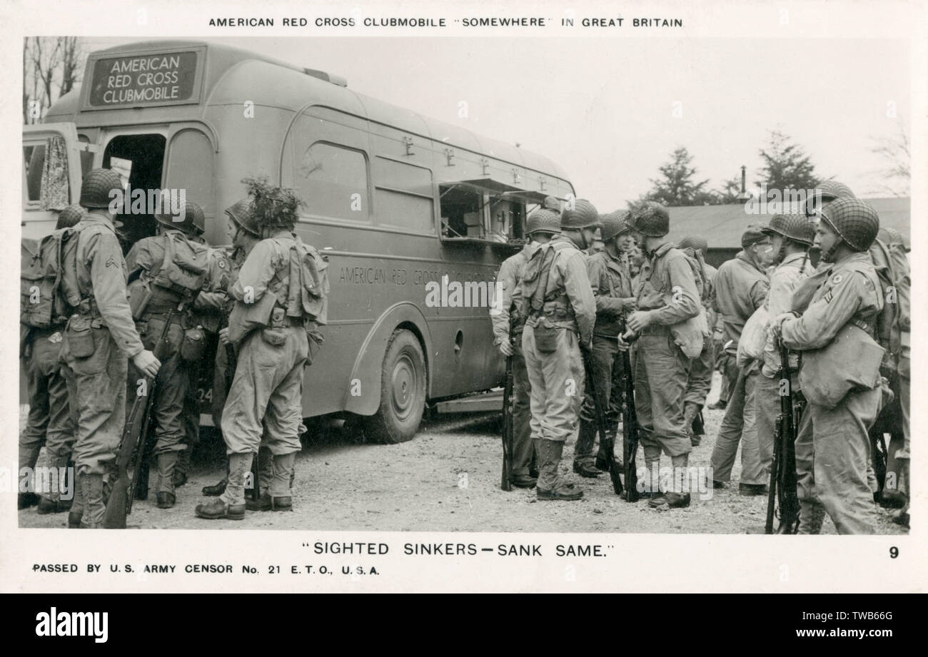 'Sighted Sinkers - Sank Same!' WW2 - American Red Cross Clubmobile (USAF) - 'Somewhere in Great Britain'. American airforce personnel relaxing with coffee and doughnuts. In the rear one can see the nose of the Boeing B17E 41-9020 Flying Fortress Bomber of the US Airforce 'Phyllis', initially stationed at RAF Polebrook before joining the 92nd Brigade at Bovingdon (as pictured here?) in 1942. (see: 10726079, 10993898, 11677458, 11679833 and 10726078 for another four cards from this series)     Date: 1942 Stock Photo