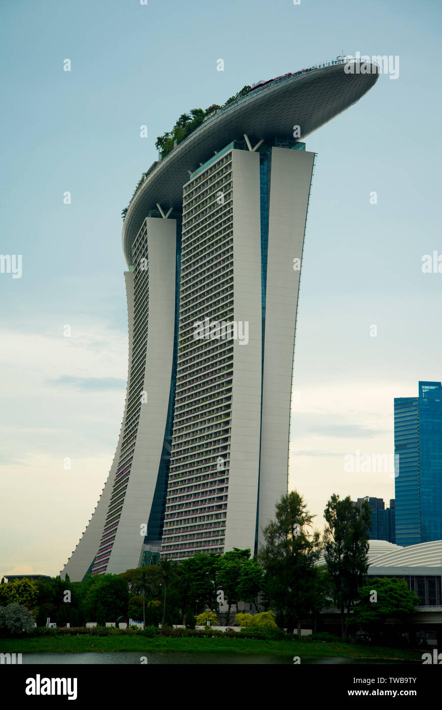 Marina bay sands hotel singapore hi-res stock photography and images ...