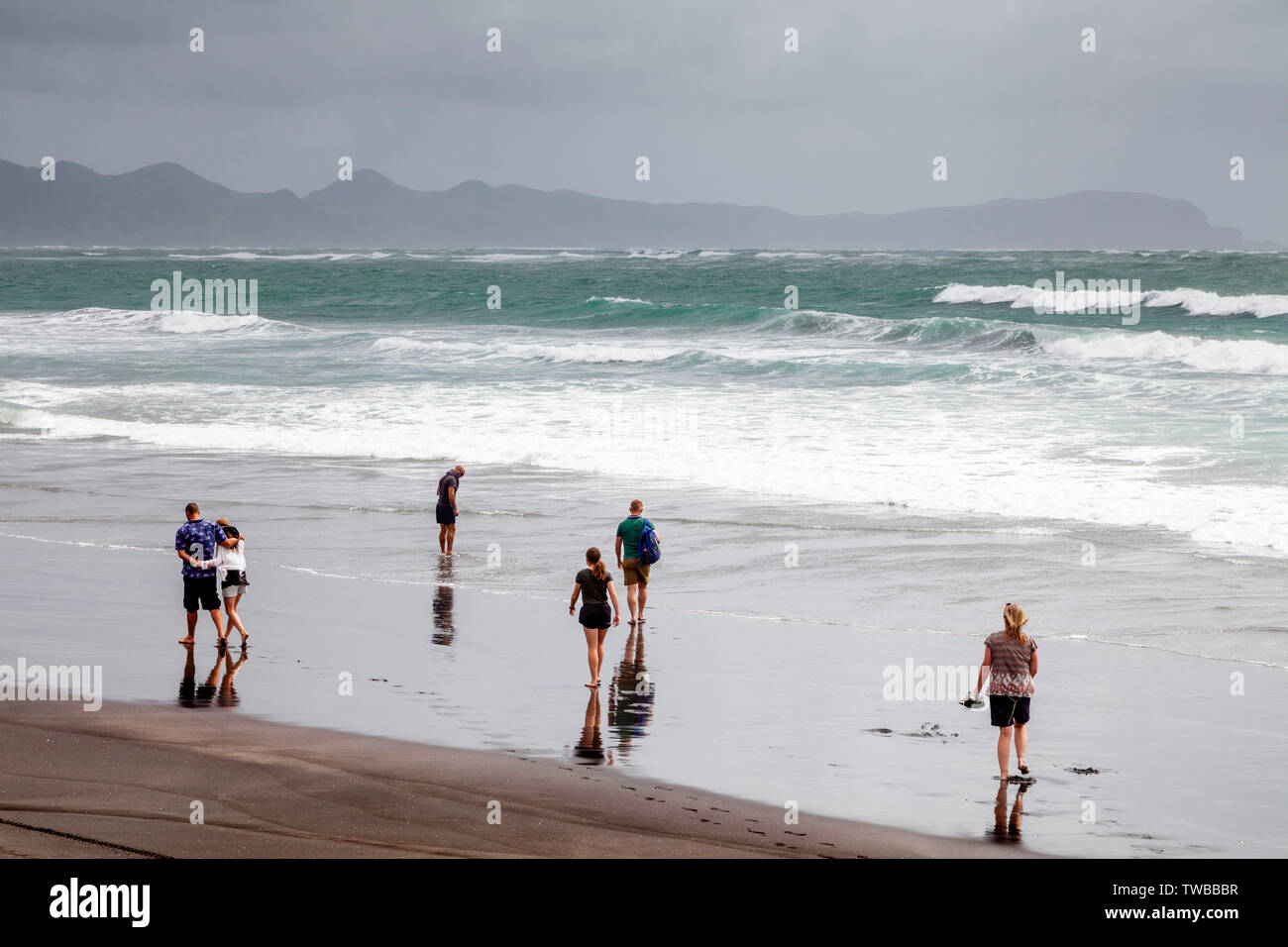 A Group Of People Walking Along Hot Water Beach (Ocean Beach), Kawhia, North Island, New Zealand Stock Photo