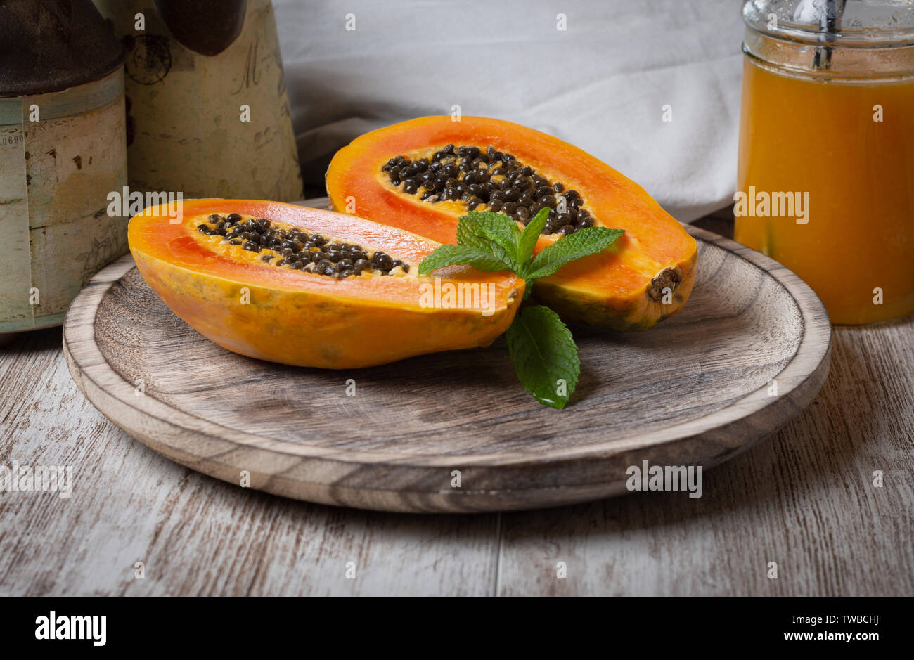 Papaya fruit and papaya juice Stock Photo Alamy