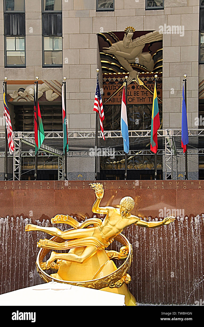 The iconic artworks of Wisdom & Prometheus at Rockefeller Centre, New York City, New York, USA Stock Photo