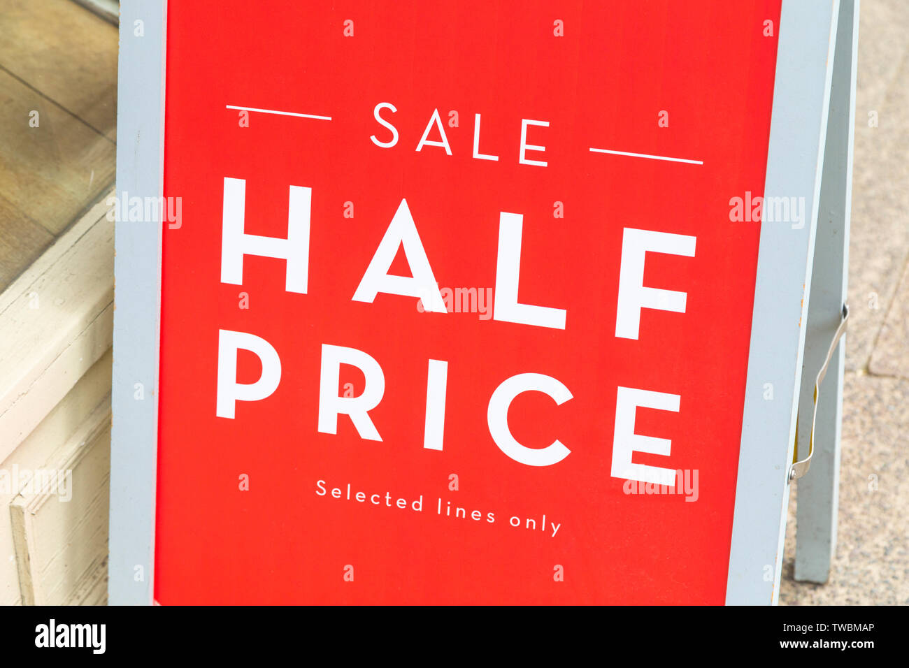 Half price sale sign hires stock photography and images Alamy