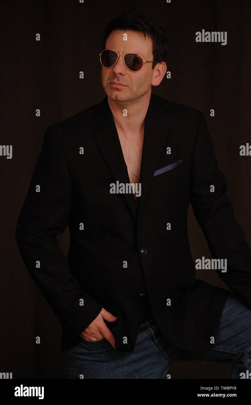 Guy in suit jacket jeans and sunglasses (cool pose Stock Photo Alamy