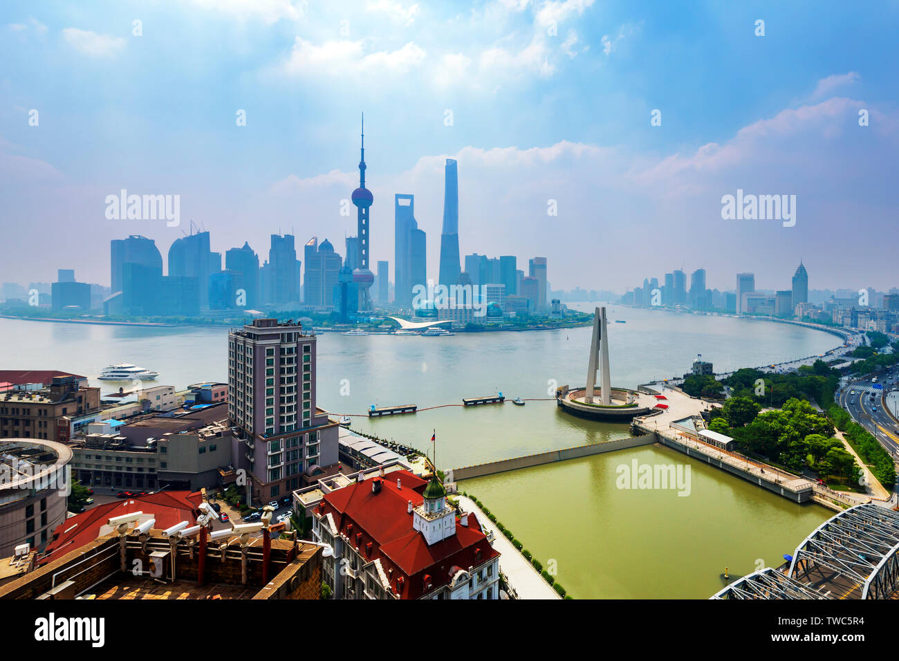Shanghai riverbank hi-res stock photography and images - Alamy