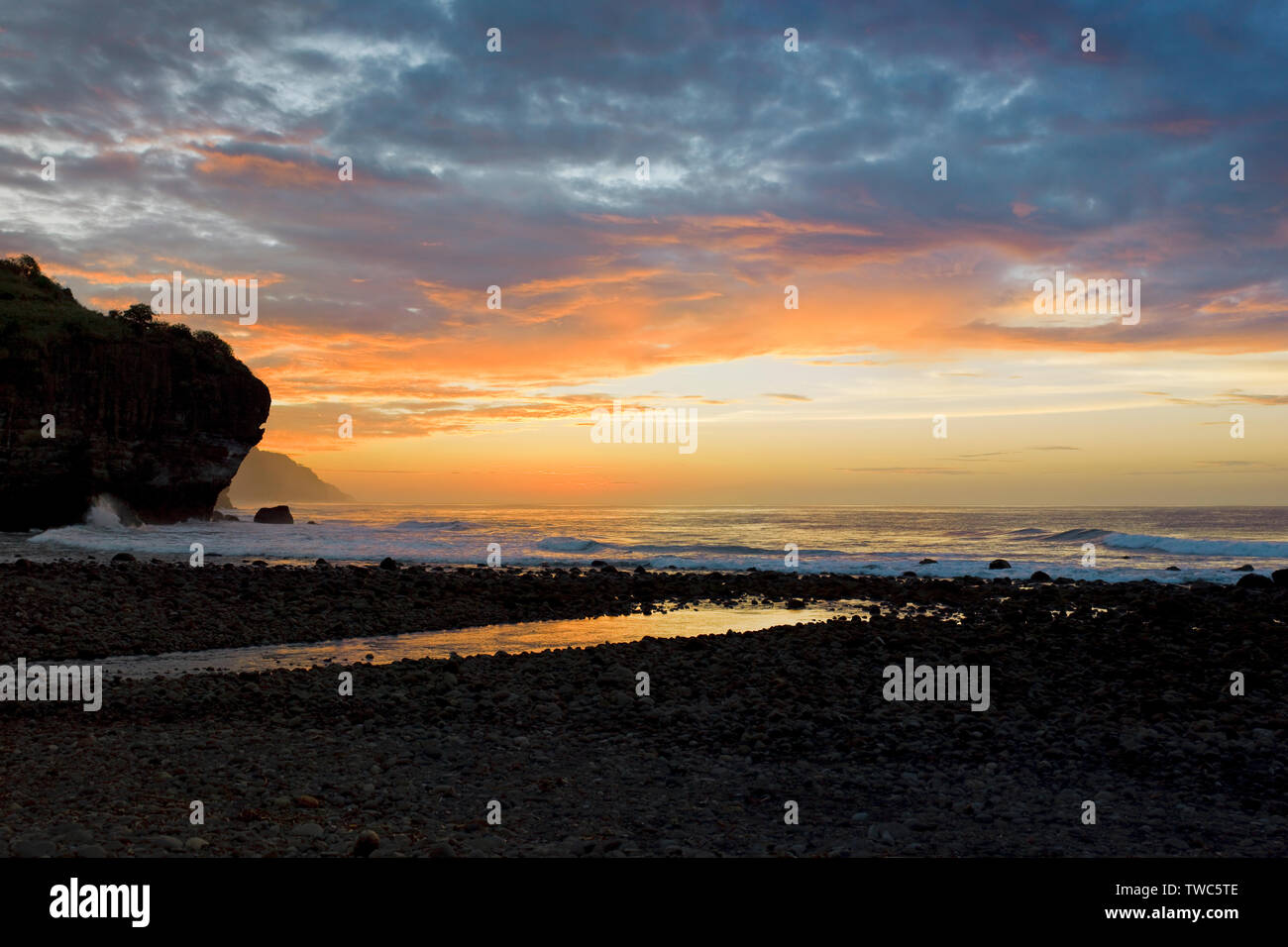 Rocky shore with sunset hi-res stock photography and images - Alamy