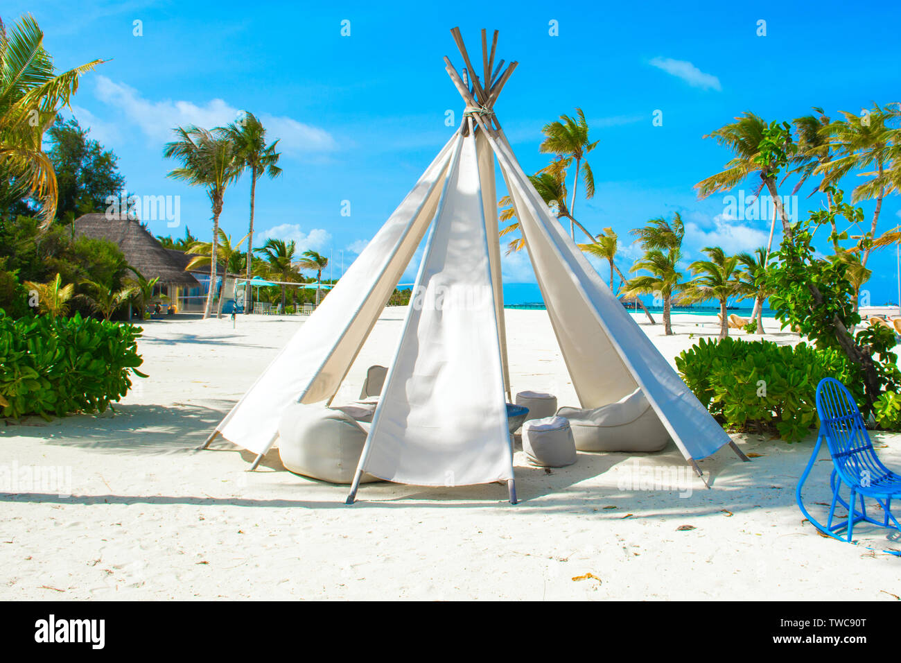 Chill lounge zone with a tent and seating areas in luxury hotel on the  shore of Indian Ocean, Maldives Stock Photo - Alamy